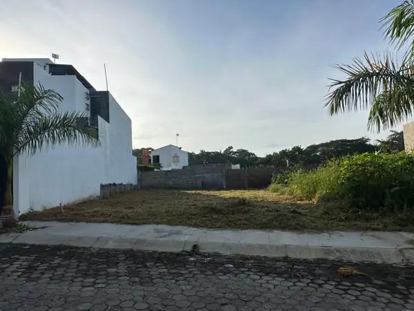 Terreno en venta en Ex-Hacienda de Nogueras Residencial, Comala, Colima