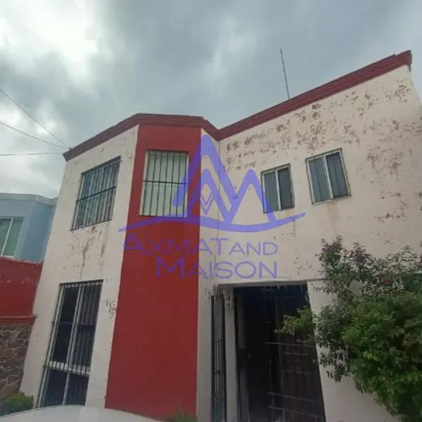 Casa en Venta en San Ángel, Querétaro: Espaciosa Residencia en Comunidad Cerrada