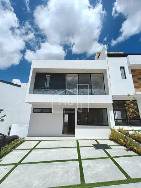 CASA EN VENTA EN ZIBATA MEJORES AMENIDADES