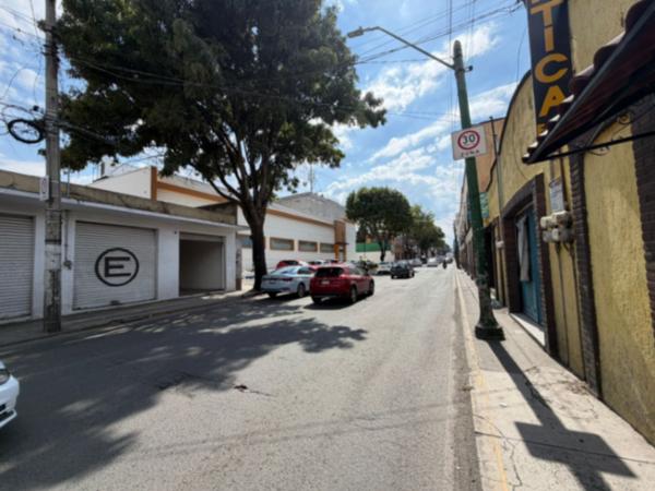 Local comercial en renta en Avenida Comercial, Toluca - Ubicación estratégica y accesible