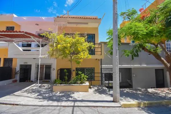 Casa remodelada en el Centro Histórico de Mazatlán, a minutos de Olas Altas y Plaza