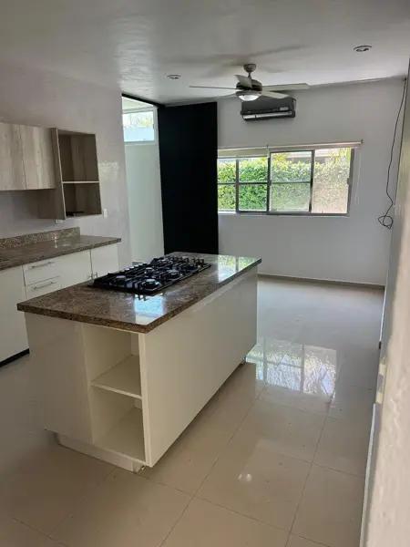 Residencia de una planta con alberca y amplio jardín en Privada Club de Golf 5 Residencia de una planta con alberca y amplio jardín en Privada Club de Golf 5
