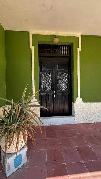 CASA EN VENTA 1 PISO EN CENTRO DE MÉRIDA. 4 recámaras,1 baño,alberca.