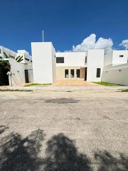 Casa en Venta en Mérida:4 recámaras,5 baños,alberca Casa en Venta en Mérida:4 recámaras,5 baños,alberca