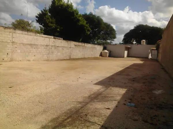 Terreno en renta en Mérida con bodega de 29m2, portón y bardeado