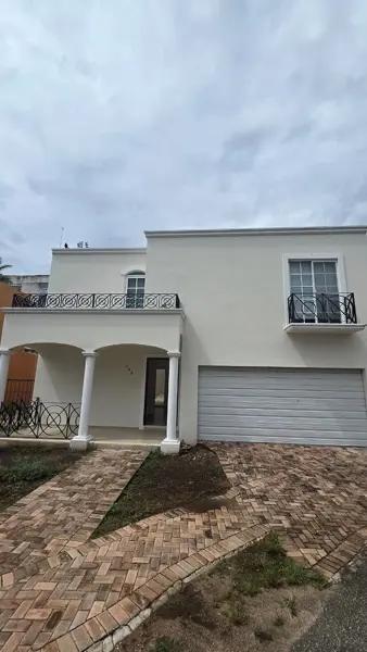 Casa en Renta con Piscina en Algarrobos, Mérida | 3 Recámaras | Amplio Jardín