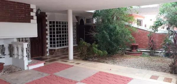 Casa en venta en Jardines de Mérida enfrente de parque