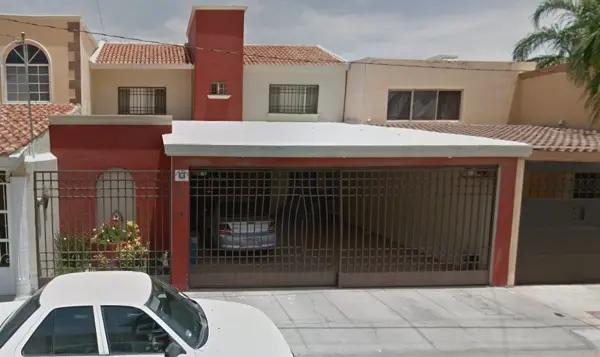 Venta de Casa en Los Viñedos, Torreón: Espaciosa y Bien Ubicada Venta de Casa en Los Viñedos, Torreón: Espaciosa y Bien Ubicada