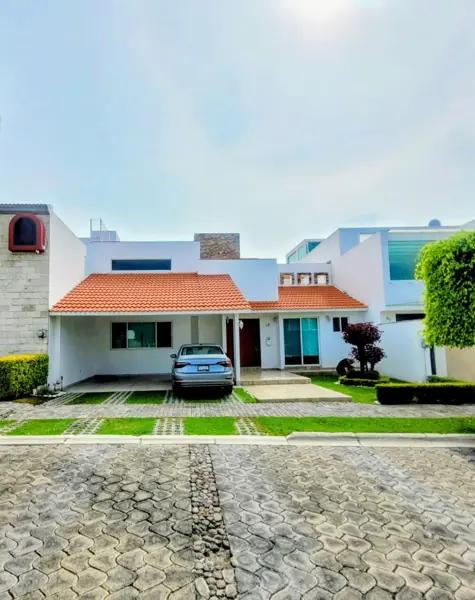 Casa en renta en Lomas de Angelopolis 1, Cluster 333.