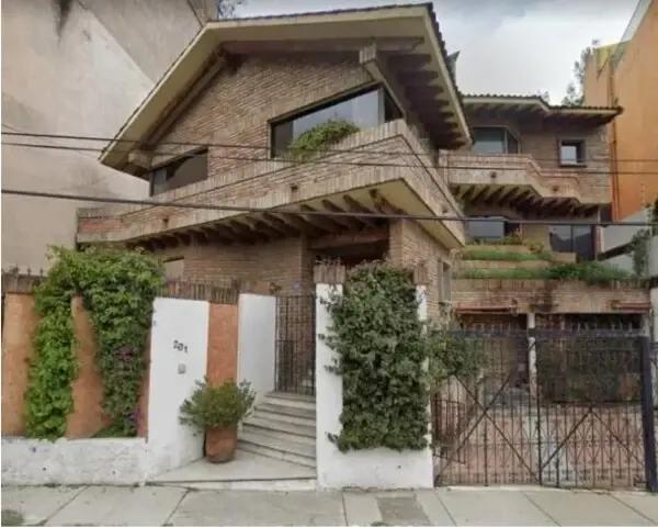 Venta de Casa en Lomas de Tecamachalco, Naucalpan - 5 Recámaras, 3 Baños, Precio: $790,650 MXN