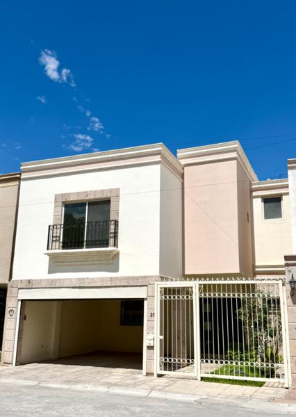 Casa en RENTA en excelente ubicación