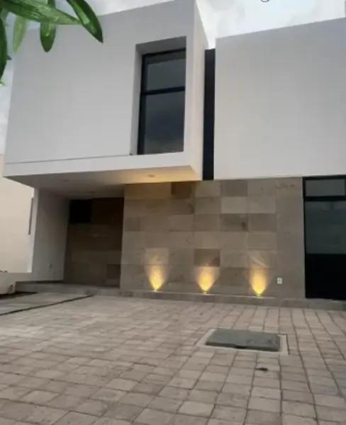 Casa en Venta en Fraccionamiento Privado en Juriquilla, Querétaro
