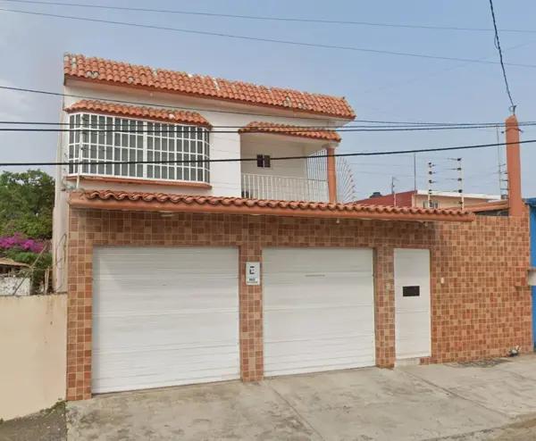 Casa en venta en 21 de Abril, Veracruz: amplia y bien ubicada