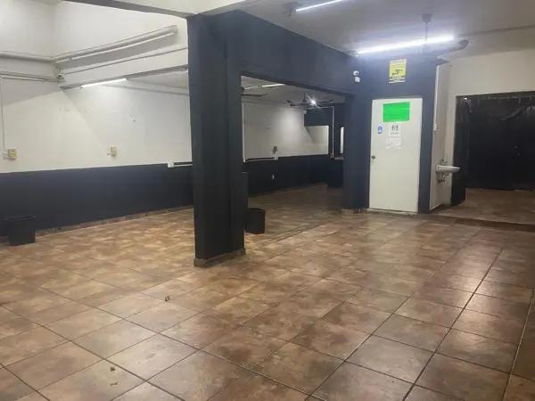 Local en renta sobre avenida principal en Cinco Colonias