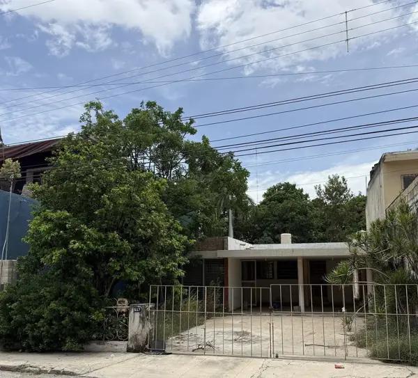 CASA EN VENTA A 3 CUADRAS DE PASEO DE MONTEJO