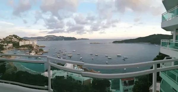 DEPARTAMENTO ACAPULCO CON VISTA AL CLUB DE YATES. 3 RECAMARAS CON BAÑO COMPLETO C/U.  ALBERCA JARDIN