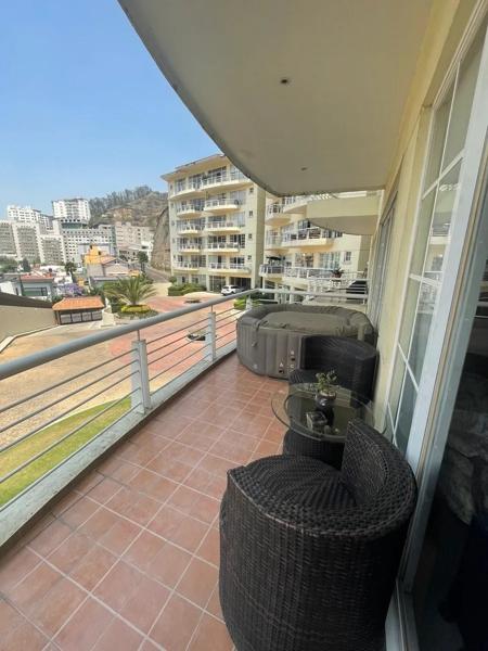 Garden House en Venta en Lomas del Río, Naucalpan - 3 Recámaras, 2 Niveles