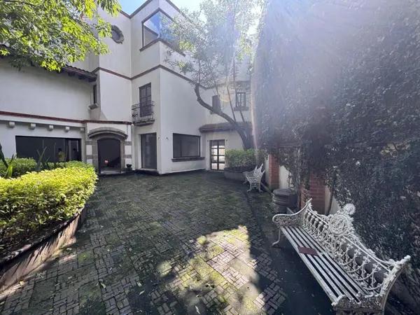 En venta casa en Av. de las Flores, Los Alpes.