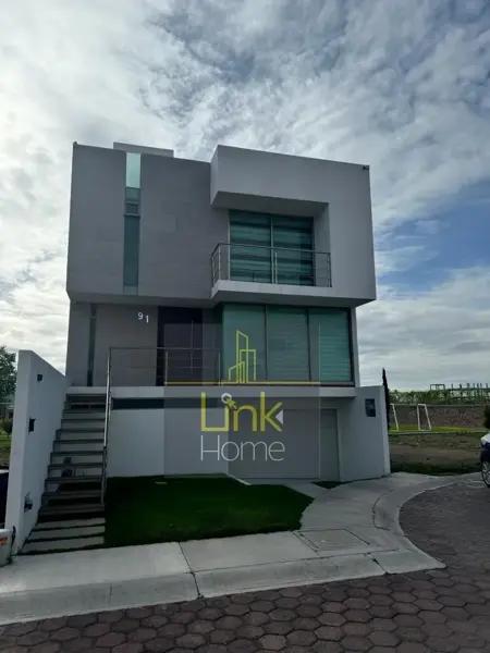 Casa de dos pisos a la venta en Pachuca de Soto
