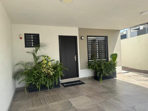 Casa en Venta en Apodaca: Seguridad y Confort en Privada Residencial Cerca de Todo
