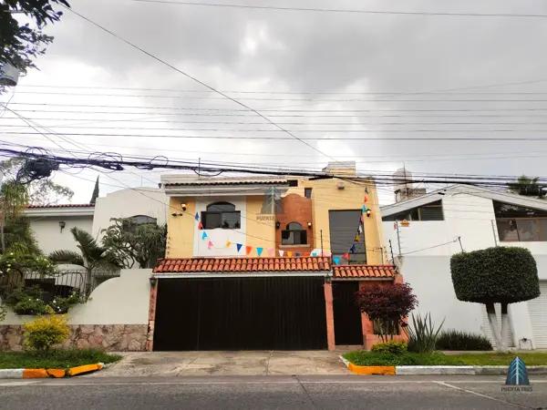 Amplia Casa en Venta en Col. Camino Real