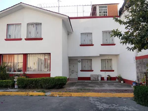 VENTA CASA GRANDE 4 RECÁMARAS 2 BAÑOS 3 GARAGES EN ESQUINA