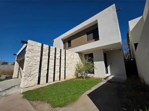 CASA EN VENTA EN LAS BARRANCAS (DETRAS DE VERSALLES)