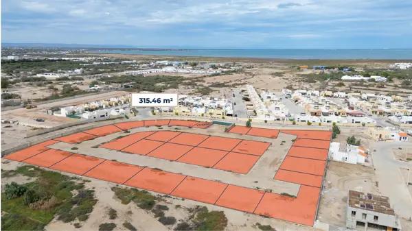 Terreno Unifamiliar en Venta en El Centenario con Servicios y Acceso Controlado