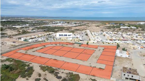 Terreno en Venta en El Centenario con Servicios y Acceso controlado