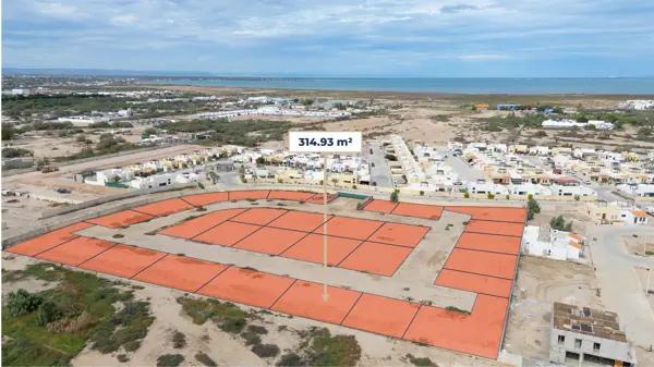 Terreno Residencial en Venta en El Centenario con Servicios y Acceso Controlado