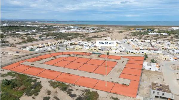 Terreno en Venta en El Centenario con Servicios y Barda Perimetral