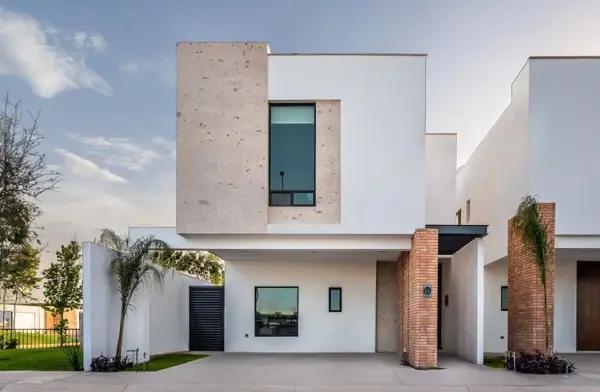 CASA CON HABITACION EN PLANTA BAJA ZONA SENDEROS