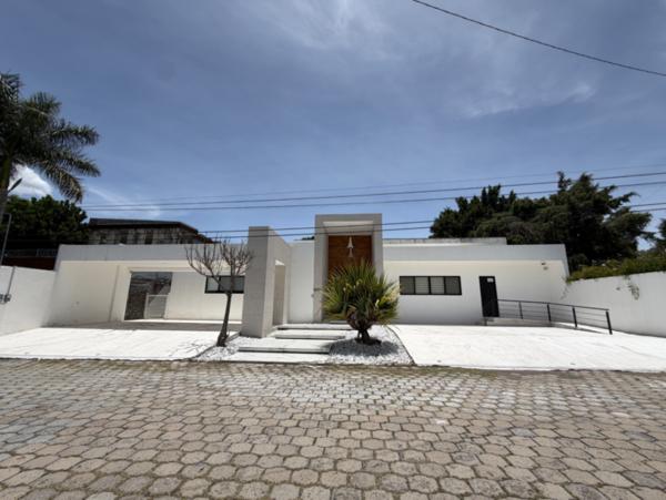 VENTA DE CASA CON ALBERCA EN FRACC. LA MORALEDA, ATLIXCO, PUEBLA
