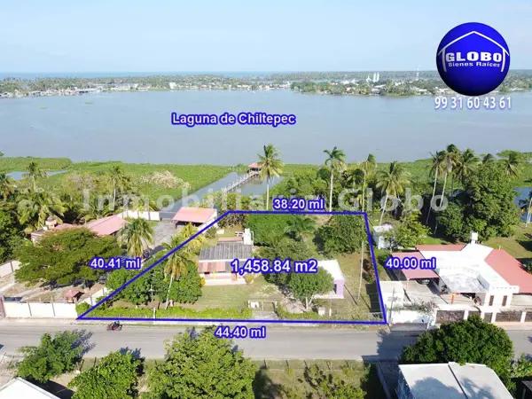 Casa en venta en Chiltepec, ideal para negocio frente a laguna