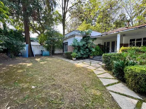 Casa en venta en Tlacopac, Álvaro Obregón - Amplio terreno