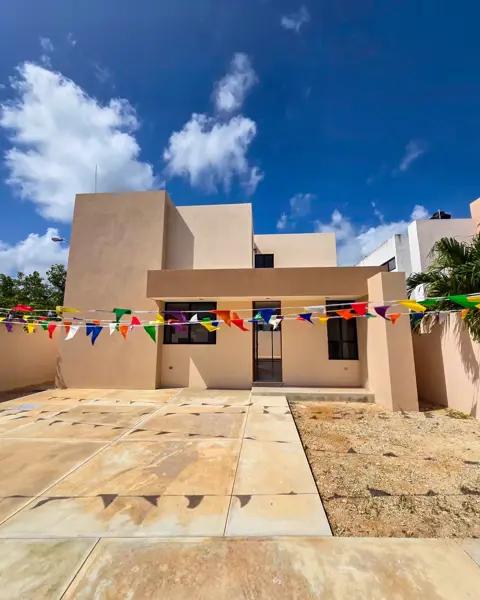 EN VENTA | CASA EN ESQUINA CON ALBERCA EN REAL MONTEJO