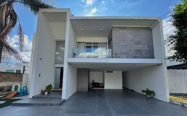 CASA EN VENTA UBICADA EN CLUSTER 444, LOMAS DE ANGELÓPOLIS I