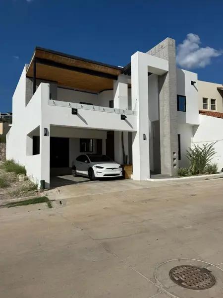 Casa en Venta en Hermosillo, Santa Lucía con Amplias Amenidades