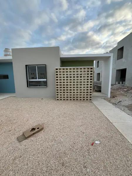 CASA EN VENTA EN MERIDA, EN KANASIN DE 2 RECAMARAS Y UN PISO