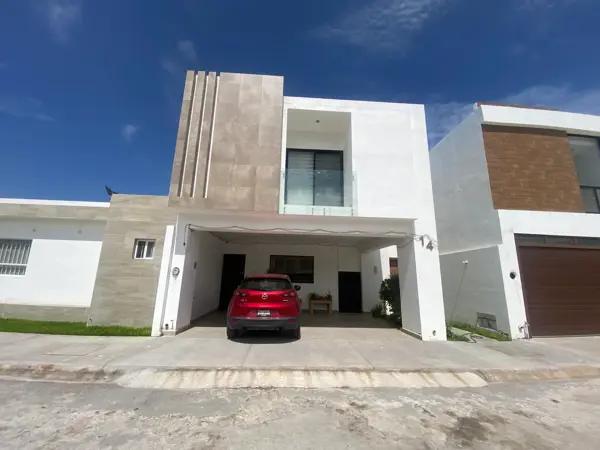 Casa en Venta en Quintas la Cima, Torreón, con Recámara en Planta Baja