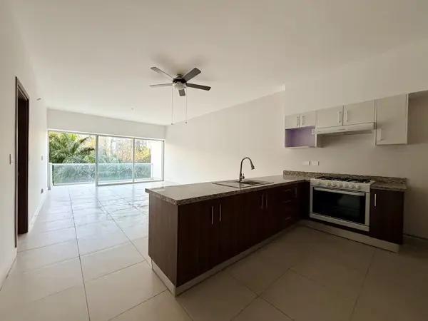 Departamento en Venta en Vía Montejo Torre Atlántida de 3 Recámaras en Esquina