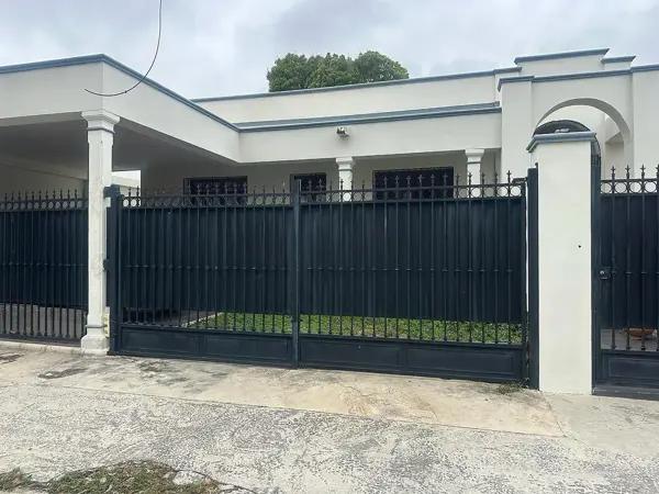 Casa de Una Planta para Vivir o Remodelar en Venta en Zona García Ginerés