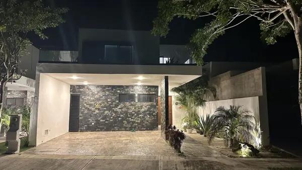Casa en Venta en Privada Gran Valle Cholul | 3 habitaciones + cuarto de servicio Casa en Venta en Privada Gran Valle Cholul | 3 habitaciones + cuarto de servicio