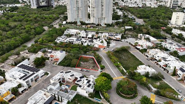 Terreno en Esquina en en Privada Marsella en Altabrisa