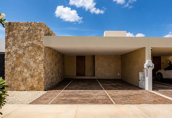 Casa(5) de 1 Planta con Piscina en Venta en Fiora Residencial