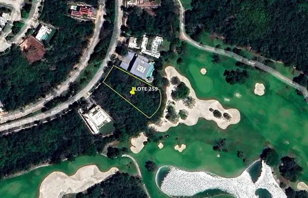 Terreno Frente al Campo de Golf en Venta en Yucatán Country Club