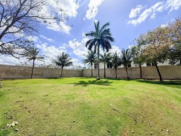 Terreno con Gran Frente en Venta en Dzitya