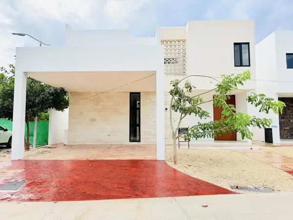 Casa(A) en Venta de 4 Recámaras Dentro de Privada Altozano