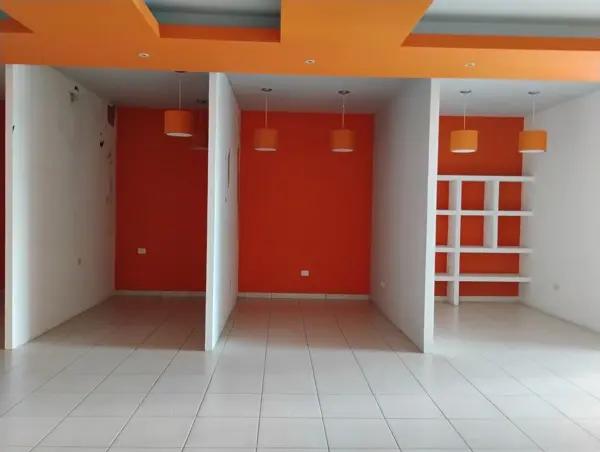 Renta de local en Plaza Comercial