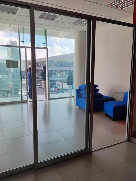 Renta de local en Plaza Comercial